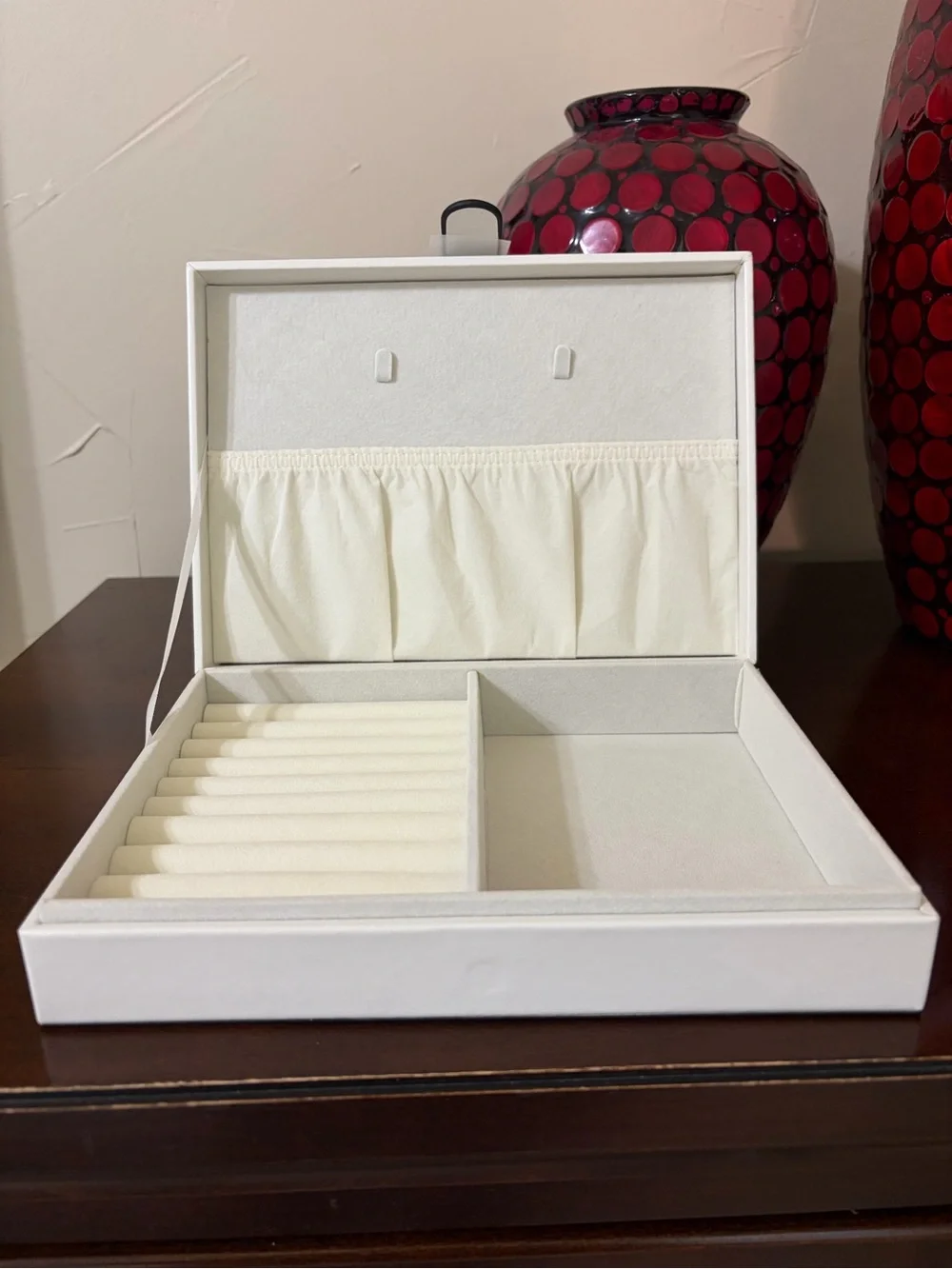 Radley London NWT White Jewelry Box Magnetic Close Ring Necklace Organizer